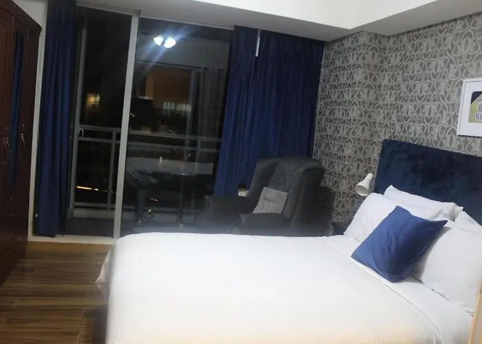Azure C3 Balcony Wifi Near Mall Airport Apartment Manila