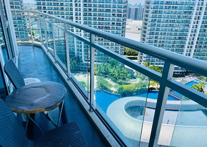 Azure C3 Balcony Wifi Near Mall Airport Apartment *