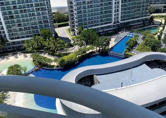 Azure C3 Balcony Wifi Near Mall Airport Apartment Manila