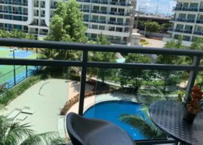 Azure C3 Balcony Wifi Near Mall Airport Apartment *